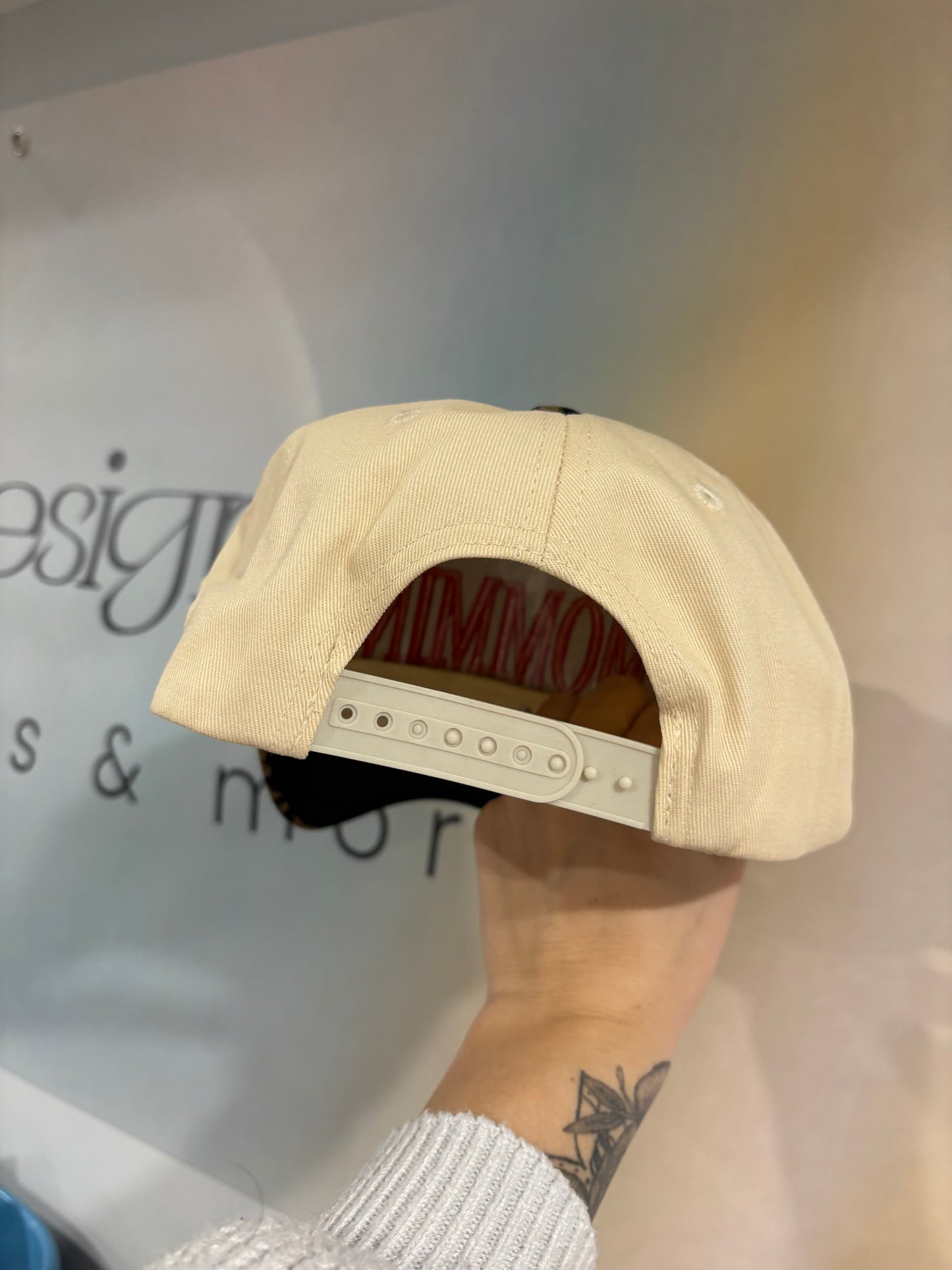 MOMMIN’ ballcap